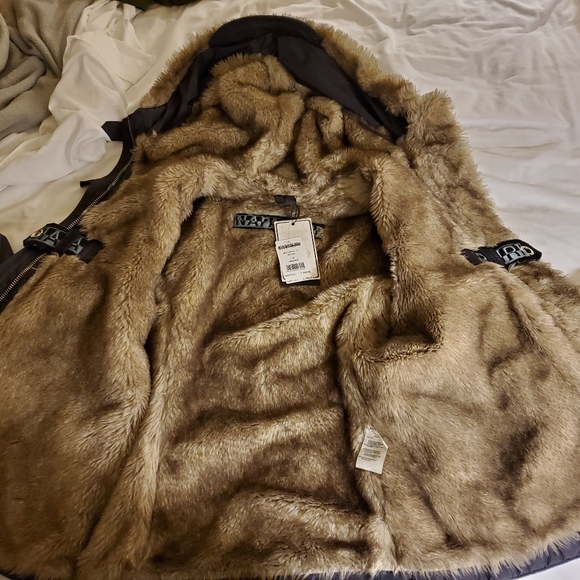 Beautiful and warm winter coat from Napapijri - Picture 3 of 8